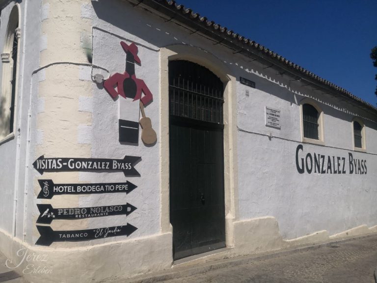 Startseite Beste Bodegas in Jerez - Bodegas Tío Pepe Innenhof Jerez Sherry Tour