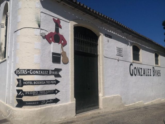 Beste Bodegas in Jerez - Bodegas Tío Pepe Innenhof Jerez Sherry Tour